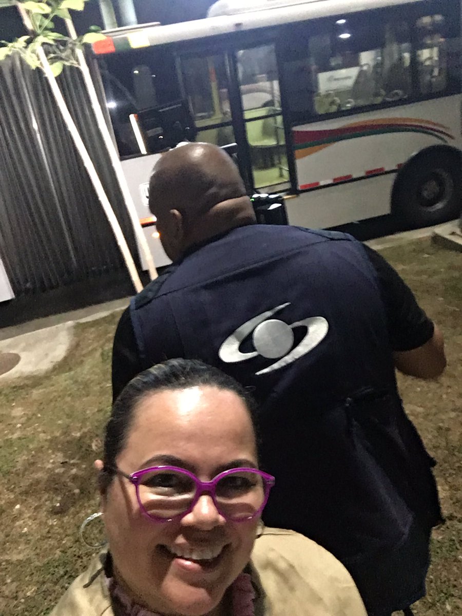 moniksantanderv's tweet photo. Cuando la noche es buena para trabajar y cuando haces lo que te gusta! @Metrocaribe @transmetrobaq @rubyrubio #Mayra #AnaMaría @CaracolTV @rodriguez_greys #Derly https://t.co/l0Bg6KJaw3