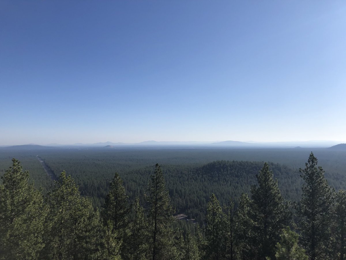 illini4000's tweet photo. Day 68: 47 miles from Bend, OR, to Gilchrist, OR. Just the usual today, climbing a volcano and staying in an abandoned mall/lounge/bowling alley. #i4k #2019bikeamericateam #idefeetcancer https://t.co/DPhqvD0hj8