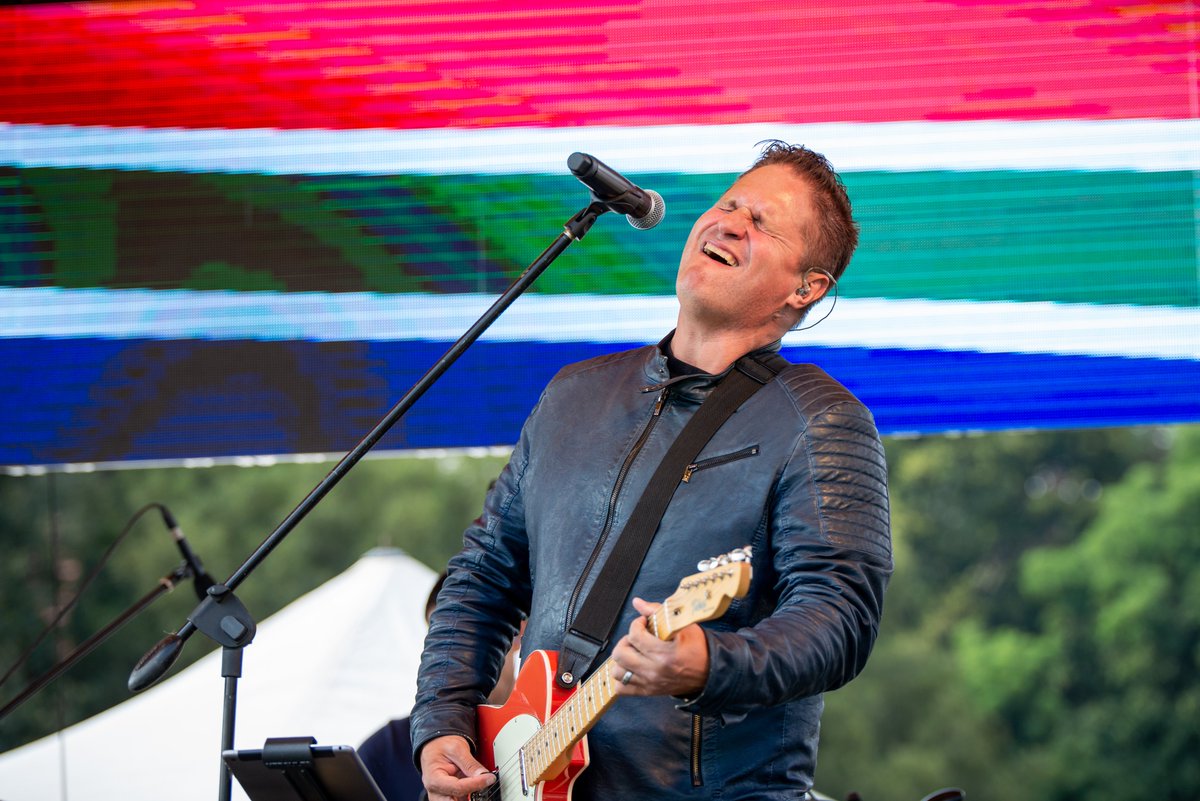 DSJ_School's tweet photo. #Basar19 was all about the good tunes! Two months ago feels like yesterday @VinDeysel #MarkBelingBand @PristineMoods @OlafSchaum https://t.co/kfoQyAFViL