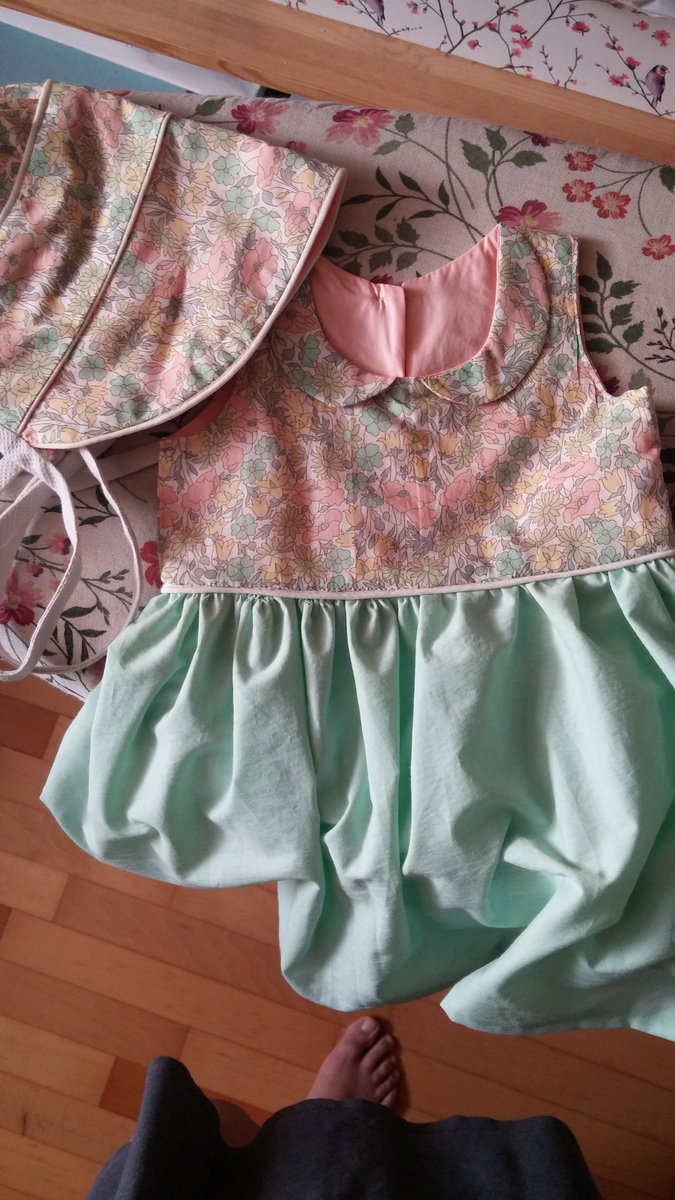 pulinsartoria's tweet photo. Per una pulcina 3-6 mesi ho realizzato questo #abito smanicato di cotone liberty con colletto e cuffietta rosa e menta. Non è bellissimo?
#pulin #sartoria #fattoamano #25luglio😍👶 https://t.co/0gLE3XTwFE