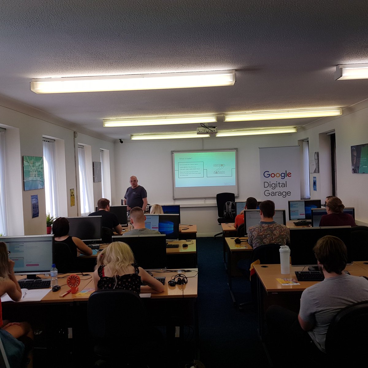 codeacuk's tweet image. Great to be joined by @Google today training our apprentices in Coding! 

#GoogleDigitalGarage #Code #TrainWithCode