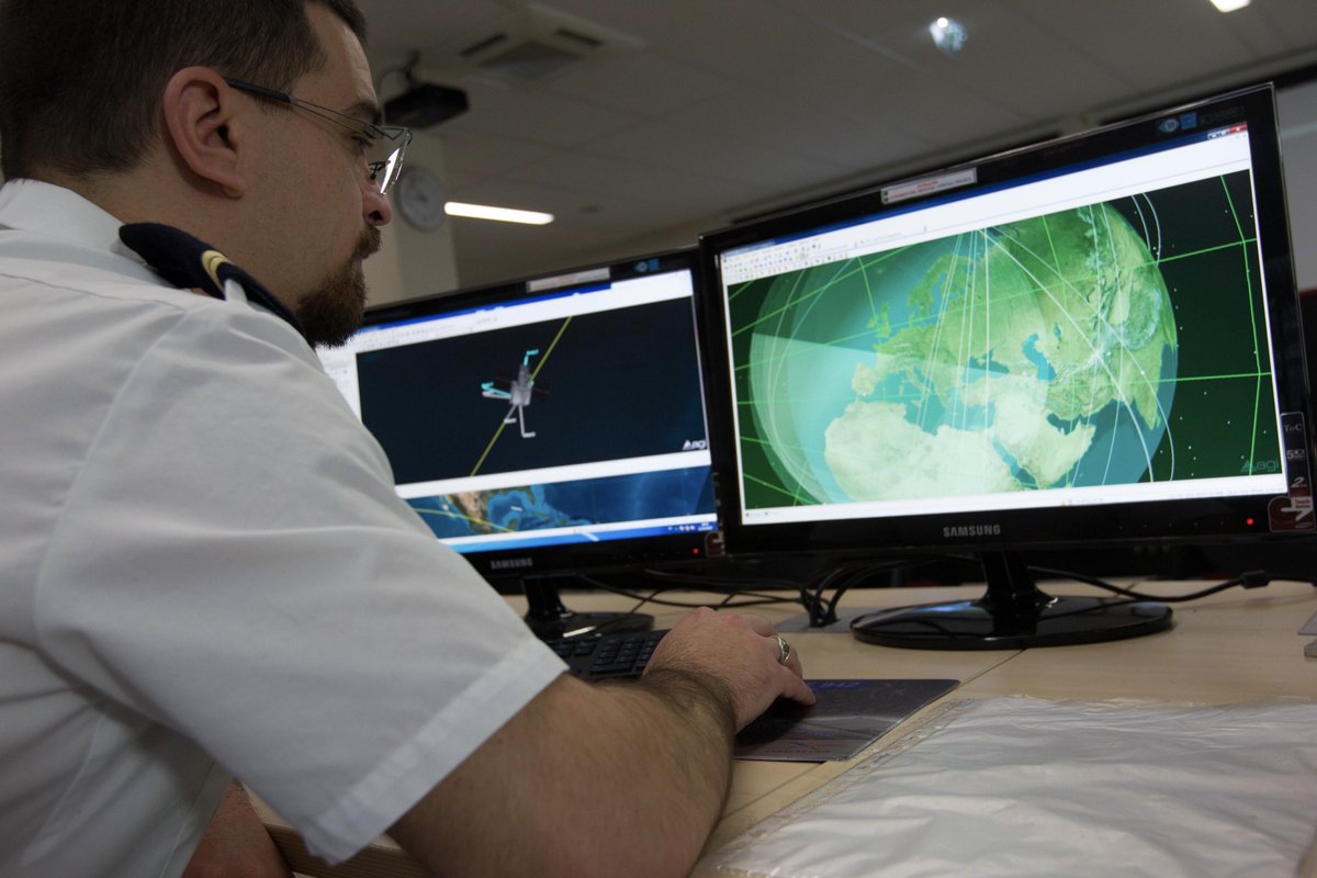 [#Espace] La ministre des Armées, <a href="/florence_parly/">Florence Parly</a> est aujourd’hui au Commandement de la défense aérienne et des opérations aériennes #CDAOA.
▶️ Objectif : détailler l’annonce de la création d’un commandement de l’espace par le président de la République <a href="/EmmanuelMacron/">Emmanuel Macron</a>.