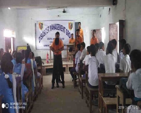 WBPolice's tweet photo. An awareness programme was organized by #DisasterManagementGroup of #SAP9thBn. Sandhaya, Krishnagar,Nadia among students to make them aware of safety related issues during natural calamities. https://t.co/XfW8oPUJBK
