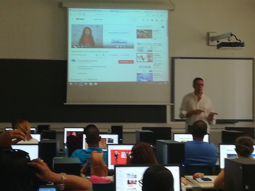 aarribasa's tweet photo. Cómo mejorar y qué evitar en el diseño de #MOOC. Revisión de elementos claves por @dcaraban en #C34EducacionyNNTT #ECV19 @ecvente @unicomplutense @fundacionucm @davalonso2000 @javiramossancha @julisanzmamolar @PatroMellado @rosaliarte https://t.co/l2m6bs7foZ