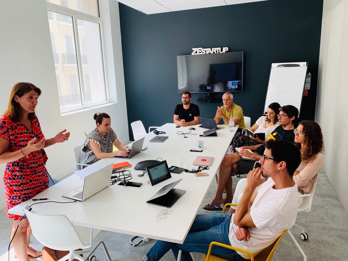 This morning at ZEBOX... It’s personal coaching #Masterclass 👩‍🏫👊