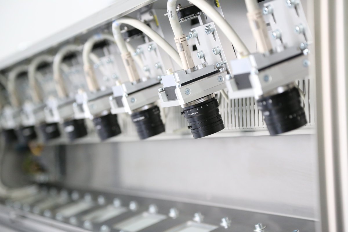 #Bau und #Infrastruktur: Beeindruckend schnell, performant und zu 100 % zuverlässig findet #WebcontrolS von #PIXARGUS kleinste Unregelmäßigkeiten wie Web- und Maschenfehler, Faserknoten, Risse, Kratzer, Löcher ... auch vor sehr unruhigen Hintergründen. bit.ly/2LF9h0N