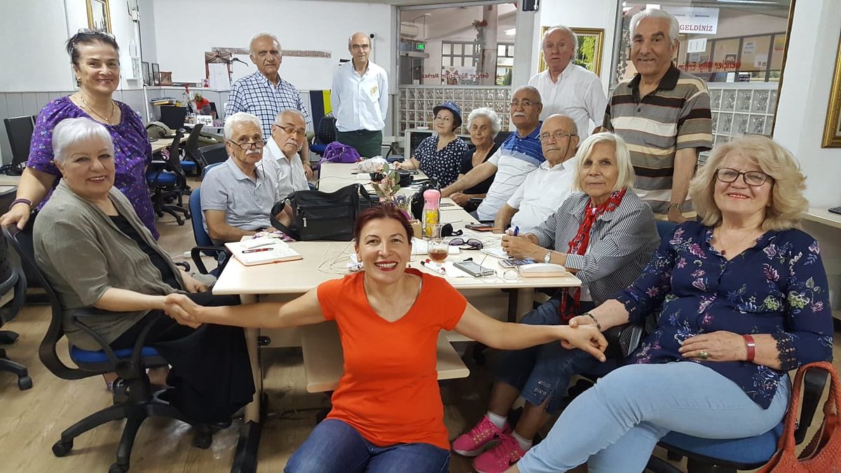 Bilgi Erisim merkezinde derste  mutlu anılarımızın tablosudur sağlık içinde tebessümlerimiz eksik olması