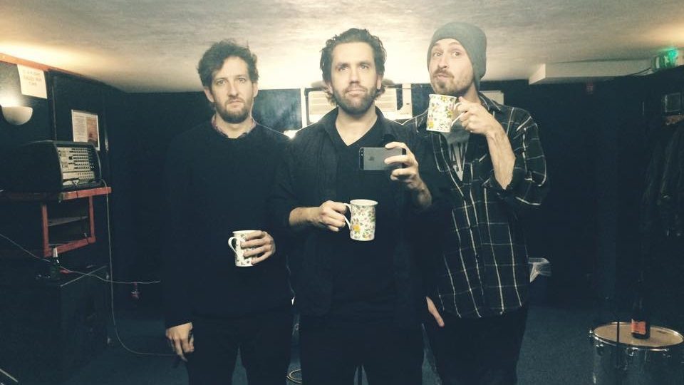 Introducing: Kicking up fires with some flaming #GaragePunk from London trio @KickUpTheFire. We took a listen to new track Movers &amp; Shakers and had a chat with frontman Kenny to find out more.
Read on here: gigradar.co.uk/introducing-ki…