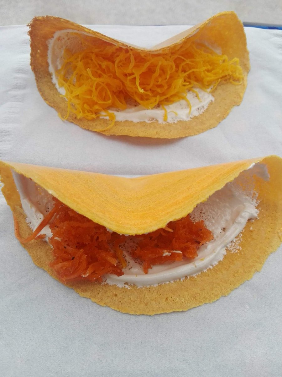 paulinbangkok44's tweet image. thinly baked crepes with egg-white batter and a topping of egg yolk with coconut or sweet shrimp paste with coconut #localfood  #sweetsnack