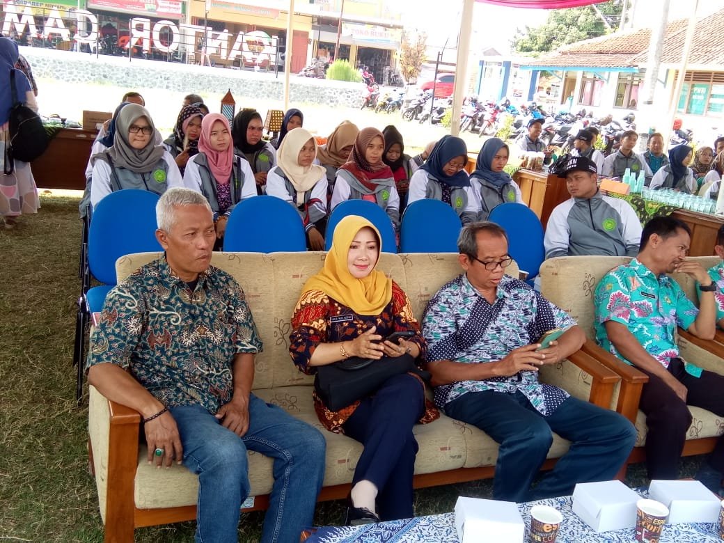 FebUmpp's tweet image. Penarikan Mahasiswa Kuliah Kerja Nyata Fakultas Ekonomika dan Bisnis Universitas Muhammadiyah Pekajangan Pekalongan (FEB UMPP) &quot; Optimalisasi Potensi Lokal dalam Menciptakan Masyarakat yang Mandiri&quot;.

 #kknfebumpp2019 #penarikankkn #alhamdulillah #febumpp #umpp