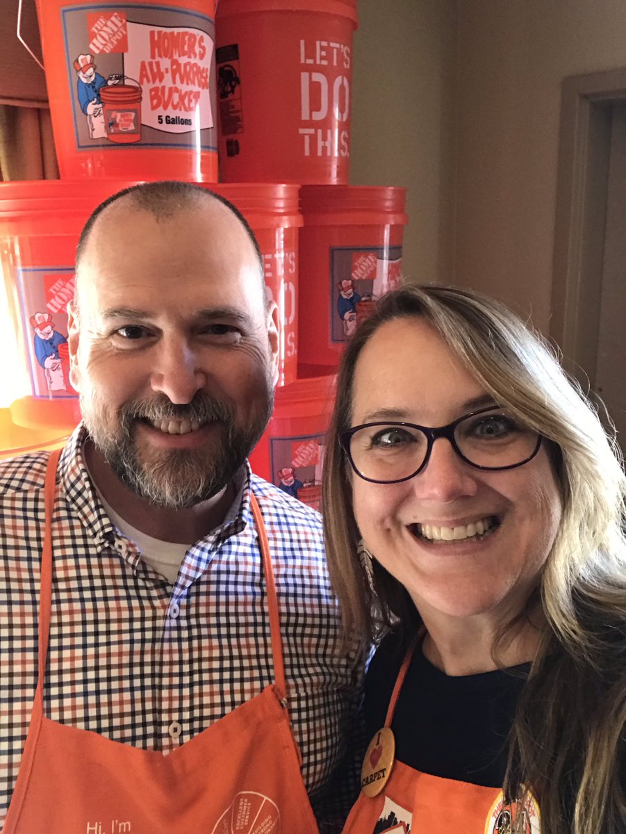 LarissaGreenTHD's tweet photo. Fantastic Selling Skills Class AND a chance to catch up with a great friend! How lucky am I?! 🍀 #fieldfriends @ORANGEoregonian https://t.co/MA5walJl3x