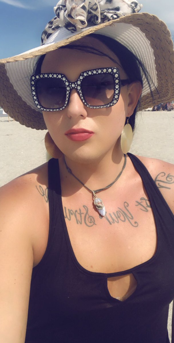 Leslie_TLittle's tweet photo. Life is better by the ocean.
#Travel #transglowup #transgender #LGBTQ #tranny #proud #humbled #Aquarius #NewAccount #officalaccount #Inspire #follobackforfolloback https://t.co/MguMYskFH0
