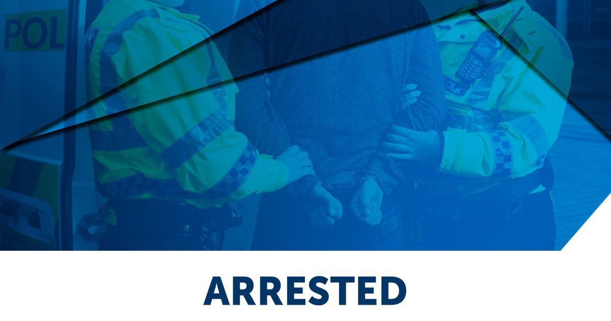 PSOSAberdeen's tweet photo. One Male has been arrested in Torry tonight’s after he was seen to walk up and try  car doors in front of officers in a marked vehicle #TorryCPT #EyeTestNeeded #KeepingPeopleSafe https://t.co/WTq1FayL4q
