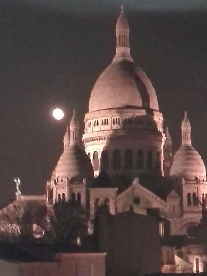 focusonparis's tweet photo. Moon lighting: this month's #fullmoon and #basilica of #sacrecoeur from a #montmartre terrace. #monumentsofparis #photography #views #parisbynight https://t.co/fVjudwvnHj https://t.co/XBSVmXuyE2