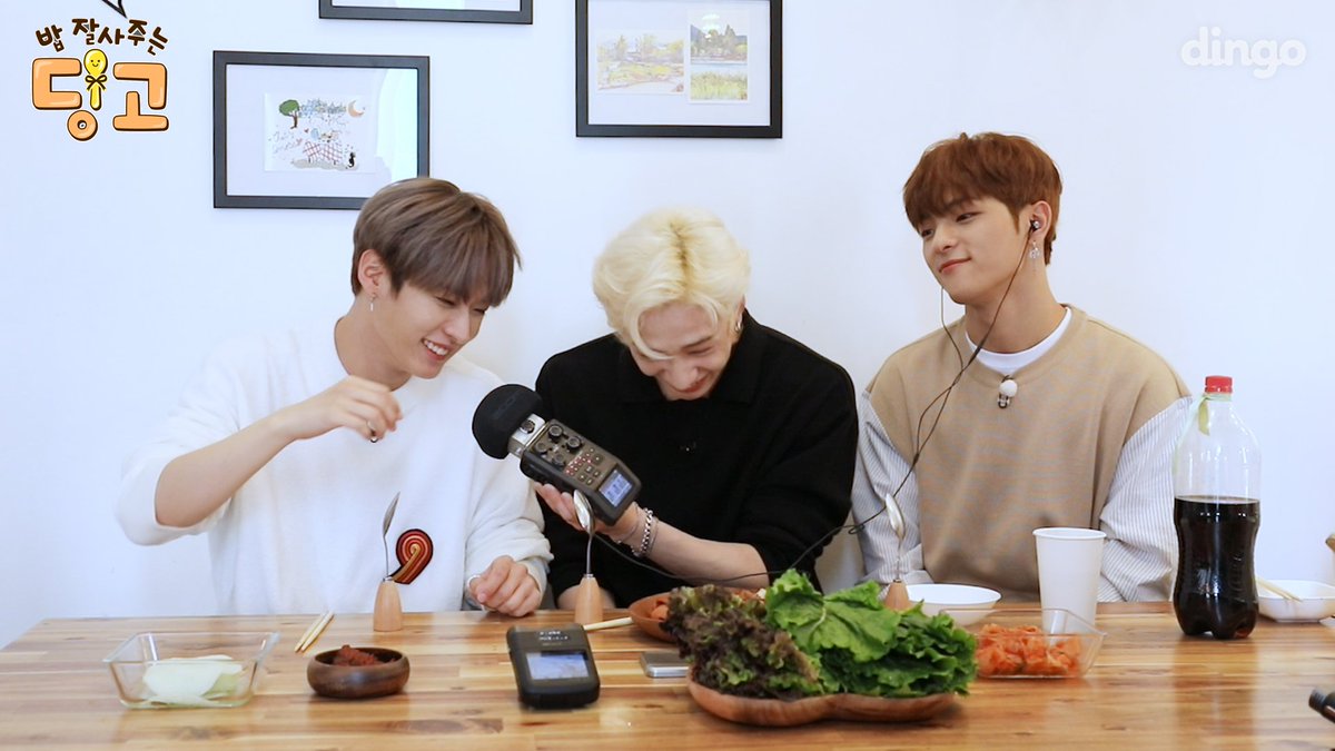 dingo_official's tweet photo. [#딩고뮤직] 밥잘딩 EP.2 기다리고 있는 스테이들을 위한 예고짤 투척! ASMR 먹방하면서 다들 아주 빵빵 터져버렸자나,, 0_<❤ 토요일 오후 3시 딩고뮤직 유튜브에서 만나~~~! @Stray_Kids https://t.co/bbm7USeUxV