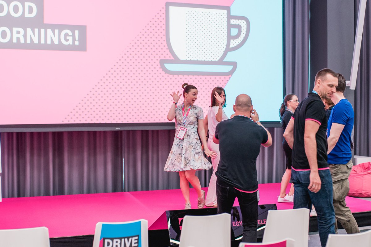 RBLinus's tweet photo. “You know how I feel
It's a new dawn
It's a new day
It's a new life
For me
And I'm feeling good
I'm feeling good”
/Michal Bublé/
 #dabei #telekomshift #telekom #takepart #goingaboveandbeyond #newlife #newday #feel #knowhow #forme #feelinggood #dailymotivation https://t.co/dCaQ1X2nbK