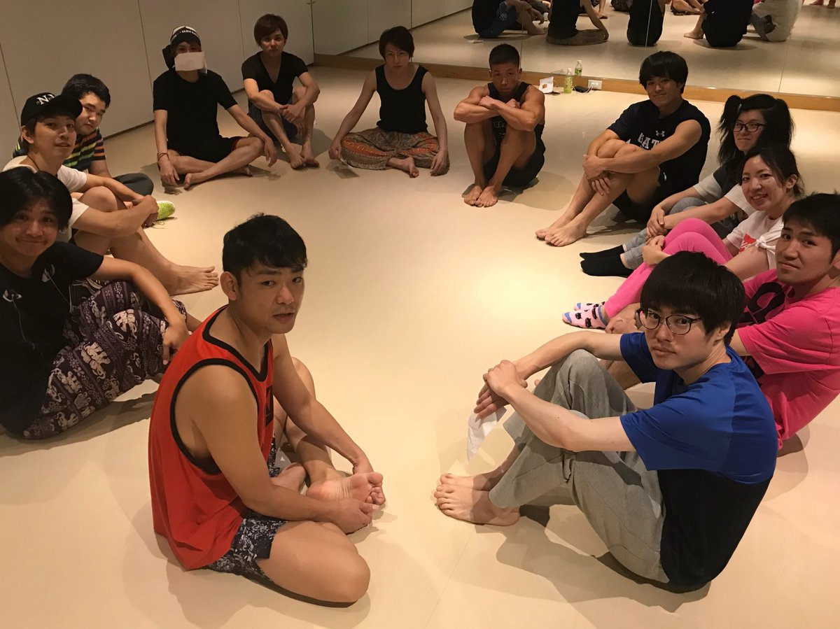 BOYLESQUESHOW's tweet photo. お客様参加の定期レッスンがありました!
ゲームをしながらトレーニングしたり、スキップをしたり、一段と和んだ雰囲気のレッスンでした!
7月と8月のレッスンも、まだ参加募集している日程ございますので、HPをチェックしてみてください☆
#ButteflyTokyo
#ボーイレスク https://t.co/l2e5jOmVIn