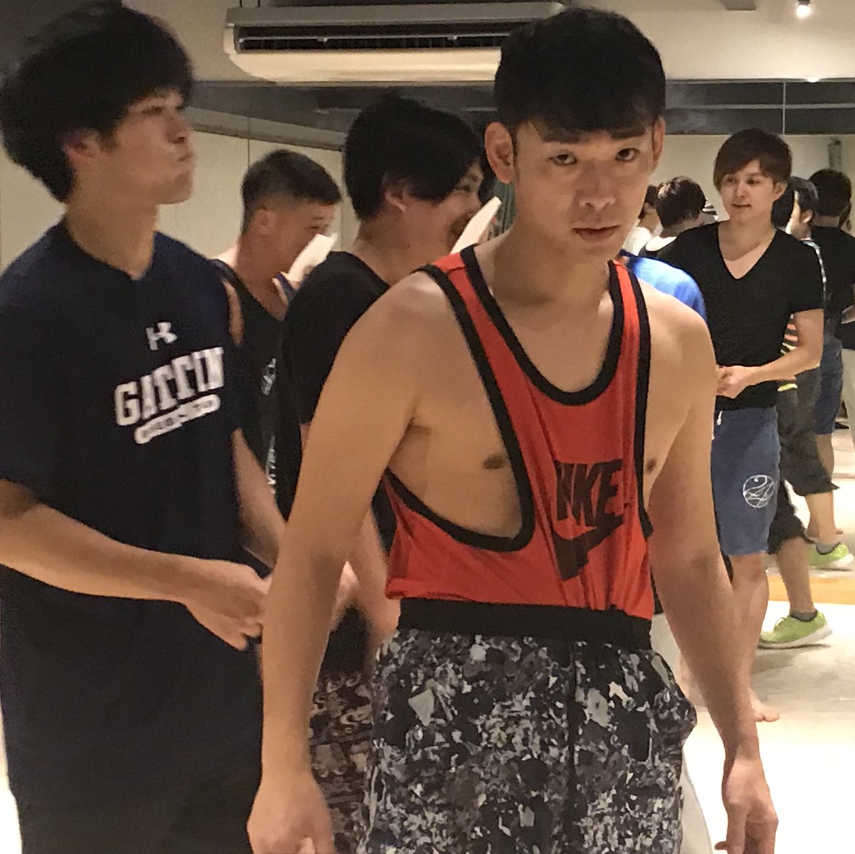 BOYLESQUESHOW's tweet photo. お客様参加の定期レッスンがありました!
ゲームをしながらトレーニングしたり、スキップをしたり、一段と和んだ雰囲気のレッスンでした!
7月と8月のレッスンも、まだ参加募集している日程ございますので、HPをチェックしてみてください☆
#ButteflyTokyo
#ボーイレスク https://t.co/l2e5jOmVIn
