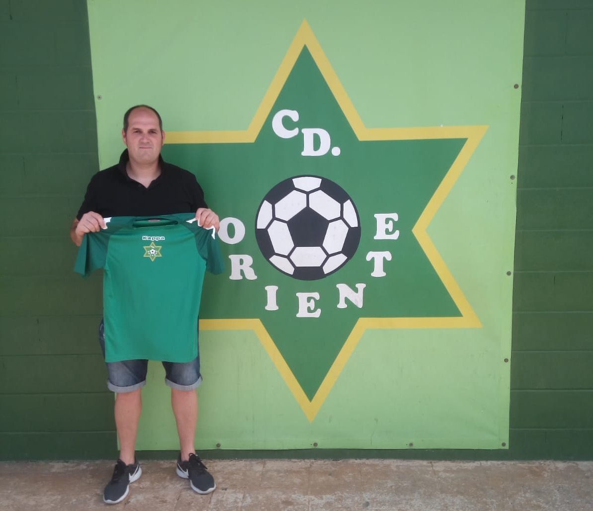 #CDOcantera | #Entrenadores
Damos la bienvenida a  Ruben Navarro <a href="/rubenciyo87/">Ruben</a> que será el nuevo entrenador del Benjamín de 3ª andaluza, en su primer año en el club y en colaboración con la @CanteraUDA.  #JovenConProyección 
#JuntosMejorandoCantera