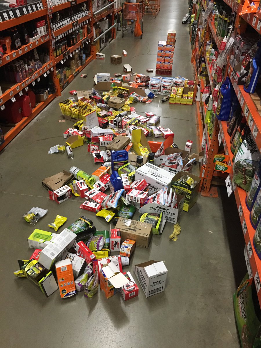 jeffrey_jedizoo's tweet photo. Just a little inventory prep in the chemical aisle, rack dive style, 2 bays. #pushemwayback #rackdive #140strong4009 #Halesjeremy #OrangeOregonian https://t.co/bBRQAhIpfo