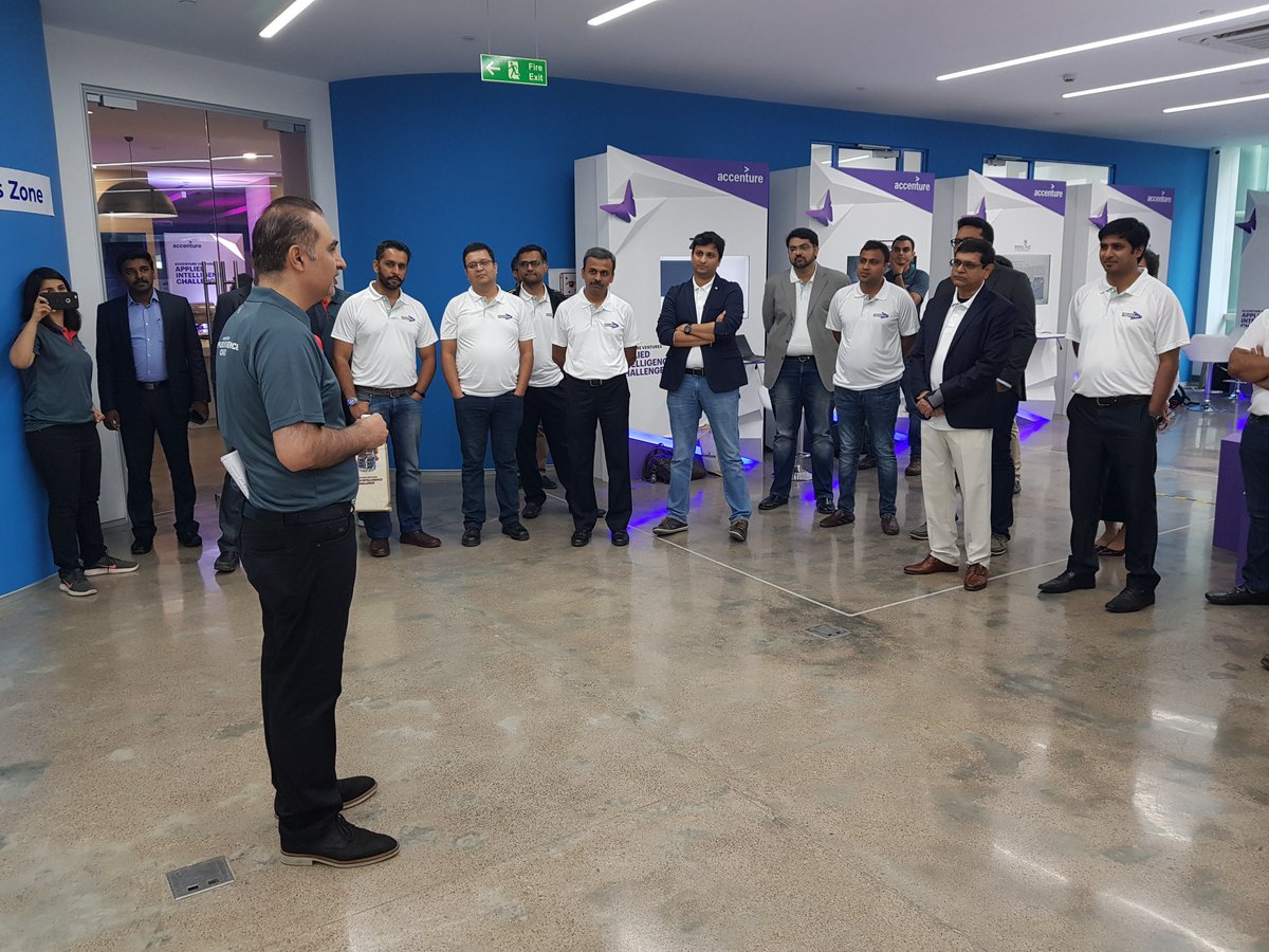 Avnish Sabharwal, MD, Accenture Ventures, with the #AppliedIntelligenceChallenge finalists. 'Accenture has provided a great platform for you to showcase your #innovation, make the best of it', he added. <a href="/YourStoryCo/">YourStory</a> <a href="/SharmaShradha/">Shradha Sharma</a> <a href="/isdimumbai/">ISDI Mumbai</a>