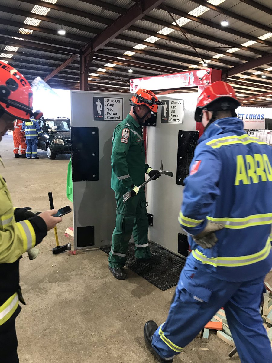 beerj01's tweet photo. Looking forward to 4 days of @SA_MFS @SA_Ambulance interagency development in Dubbo at the #ARRO road crash rescue competition #PatientExperience https://t.co/yQklutoBgb