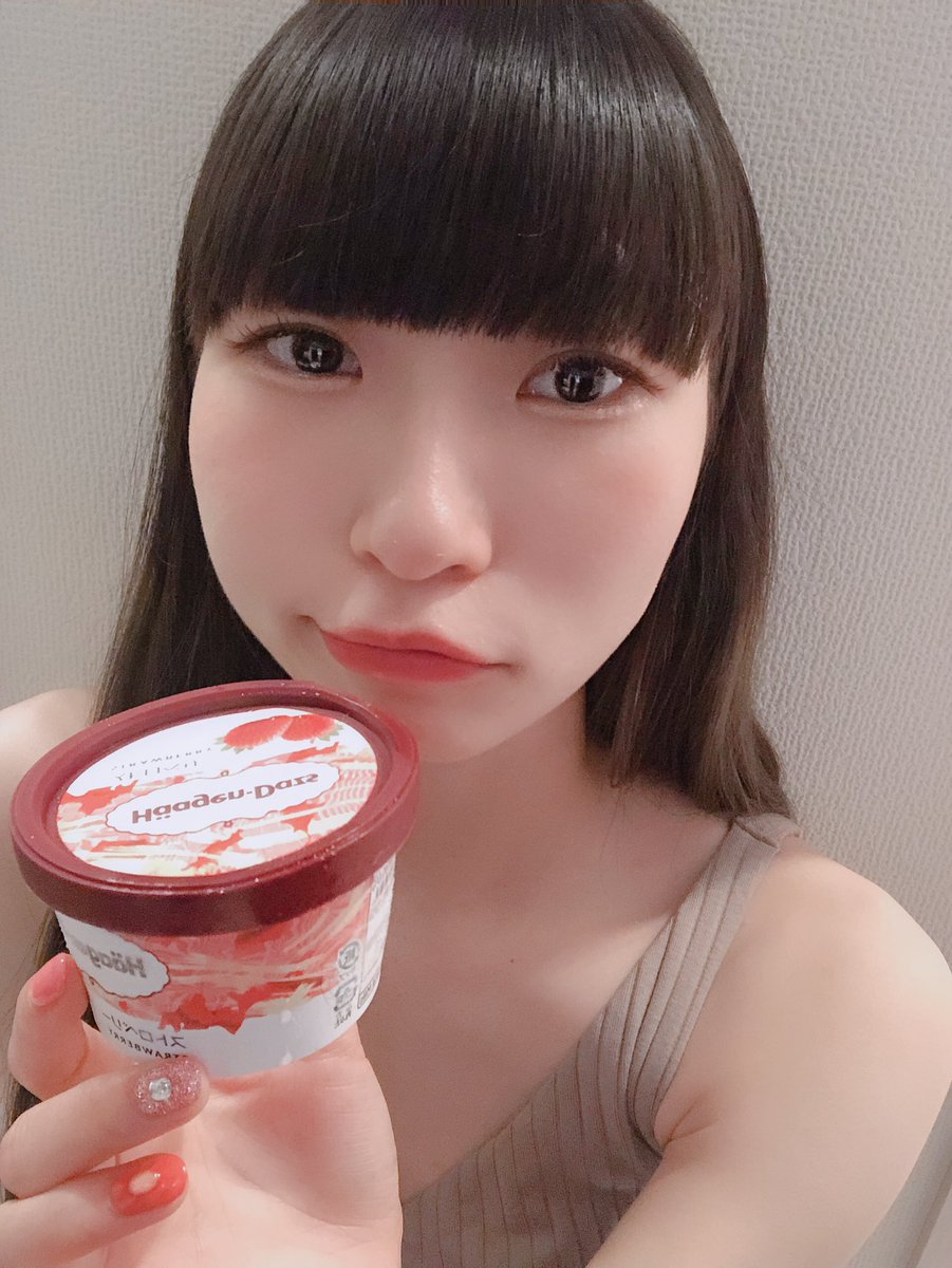ピンキー 藤咲彩音 على تويتر アイスを食べた日の自撮り