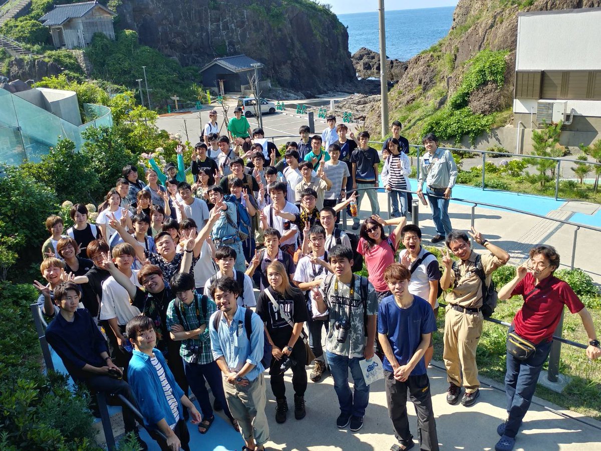 日本自然環境専門学校 公式 1年生は今日から高山実習です 初日は山形県の クラゲ水族館 の見学です 今日から梅雨明けしてからっとした天気です 自然環境研究科 自然環境保全科 環境教育科 環境園芸緑地科 加茂水族館