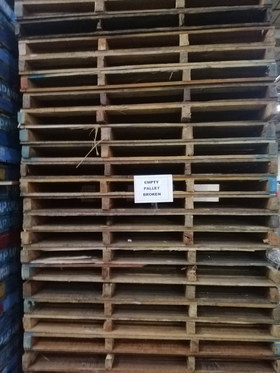 AreSyah's tweet photo. Pallet pon nak attention bila tgh broken. hm 😔 https://t.co/o1lLOY2Psq