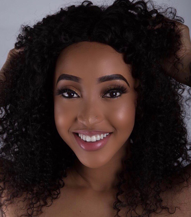 Bhee_Posh's tweet photo. I am the Happiest Shade 🍃 #bodypositivity #skinpositivity #activehealing #carefree #sharahair https://t.co/YtKhSyDcXG