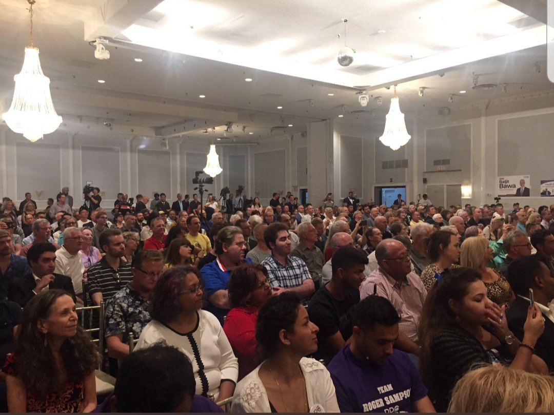 KellyLorencz's tweet photo. Well just got back to Alberta... an amazing day and the energy in Toronto was amazing! Thank you ALL !!

#PPC2019 @MaximeBernier @PPC_CGYNoseHill @PpcRDMV @PPC_CentralAB @wakeup_patriot @GtoPmd https://t.co/Pt7iNls1xq