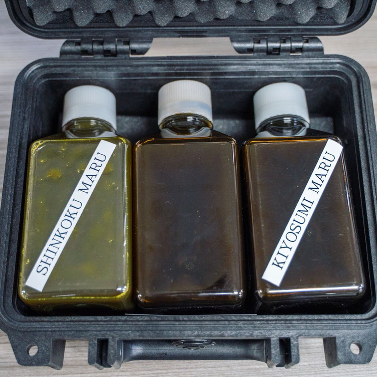 It's not everyday you see real life #WWII ship #oil. 

#Microbiologist and #PhD student Awei Bainivalu is keen to start studying the samples that our #research director, <a href="/ARCHAEOTechnic/">Dr Matt Carter ⚓️🇳🇿</a> brought back from #Chuuk Lagoon. #majorprojectsfoundation