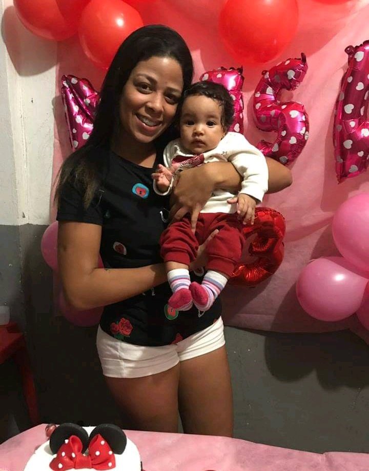 caroline_teixe's tweet photo. Parabéns Anatasha q tudo dessa vida Deus possa te dar.
Q vc continue desse jeitinho q vc é tão meiga e um doce de menina.
Só peço q vc tenha saúde e felicidade em abundância pq vc merece muito.
Feliz aniversáio🎁🎉🎊

#Bodebotaumproalto💥 https://t.co/k0ClSc9ZEf