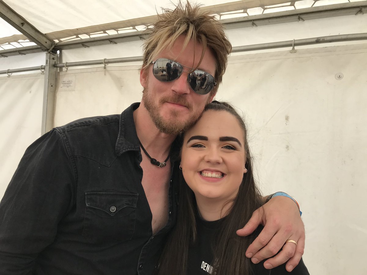 DenimandBlether's tweet photo. They brought classy, melodic rock with groove to the main stage at @RamblinManFair. Watch my chat with #DavidJamesSmith of @AustinGold_band here: https://t.co/dVOUJZJcrd ! https://t.co/wS0o4MFOz1