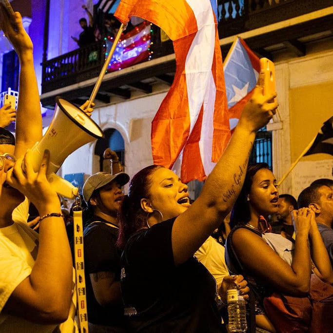 revkpagan's tweet photo. Embattled Puerto Rico Gov. Ricardo Rosselló resigns amid public outcry
"Ricky, te botamos!" ("Ricky, we threw you out!") the jubilant crowd exclaimed after the governor's announcement.
#AdiosRicky !!!
#RickyResign #RickyRenuncia #PuertoRicoProtests
#puertorico🇵🇷 https://t.co/3oP7Ku3ijh