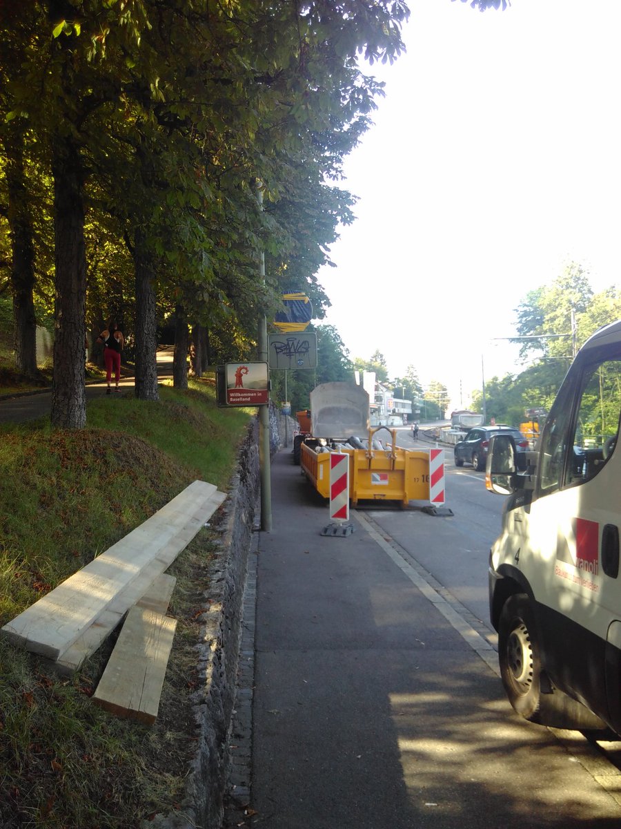 Ich wollte mein neues "Willkommen im <a href="/Kanton_BL/">Kanton BL</a>"-Bildli ja am 3. August posten (#Hülftenschanz und so..) aber dann läuft der Wettbewerb nicht mehr und ich würde ja schon ganz gern eines der alten Schilder gewinnen. Wäre das möglich? Danke. Bitte.