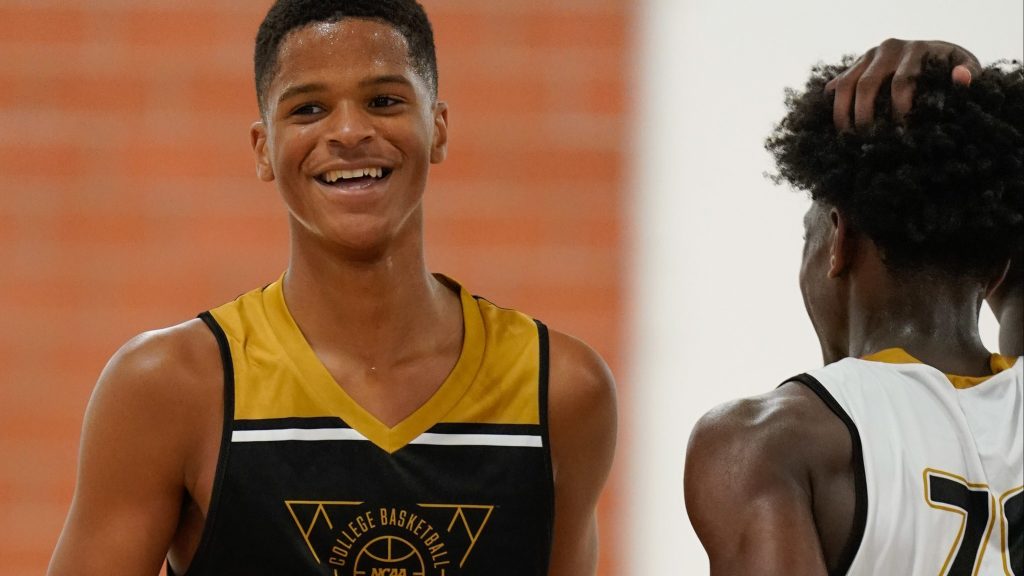 tru_champions's tweet photo. #BoysBasketball #News #Video #AlexFudge #HunterSallis HIGHLIGHTS: Zaire Wadeโs team beats Shaqir OโNealโs at basketball camp https://t.co/kJjyu6CZNN https://t.co/TXpGrFyDfD