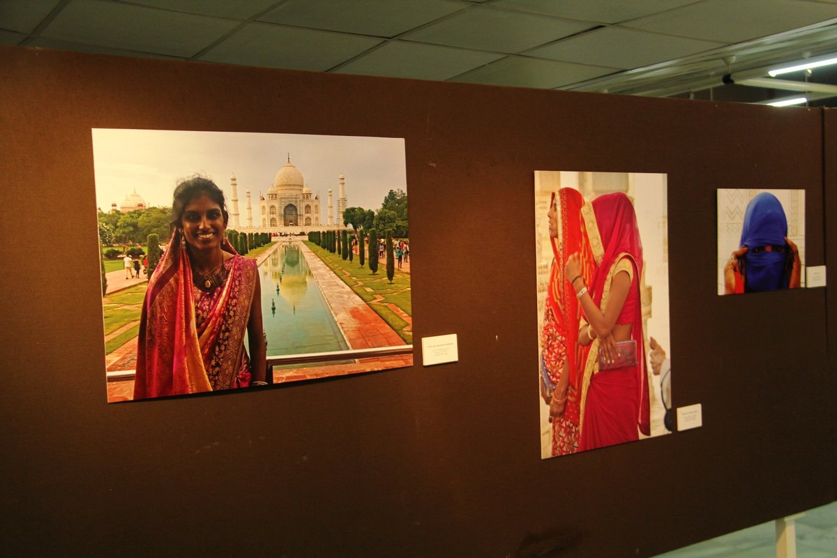 Inaugurada en la Casa de la Cultura Almuñécar #Almunecar <a href="/AlmunecarAyto/">Almuñécar-Herradura</a> la exposición Retratos de la #India a beneficio de Fundación Vicente Ferrer @FVICENTEFERRER que se puede visitar hasta el 6 de Agosto, en horario de tarde y noche. <a href="/CulturAlmunecar/">CulturAlmuñécar</a> <a href="/albertGGilabert/">Alberto G. Gilabert</a> <a href="/adirecto/">Andalucía Directo ❎</a>