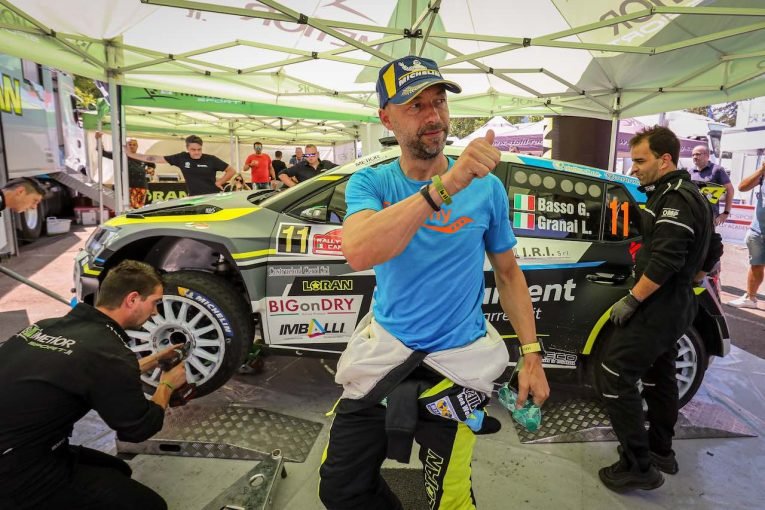 AUTOSPORT_web's tweet photo. ERC第5戦:2度のタイトル獲得経験者、イタリアの大ベテラン・バッソが6年ぶり勝利 https://t.co/bAy6wznyLo #ERC #ERCjp #Rally https://t.co/b3LHVXa7cP