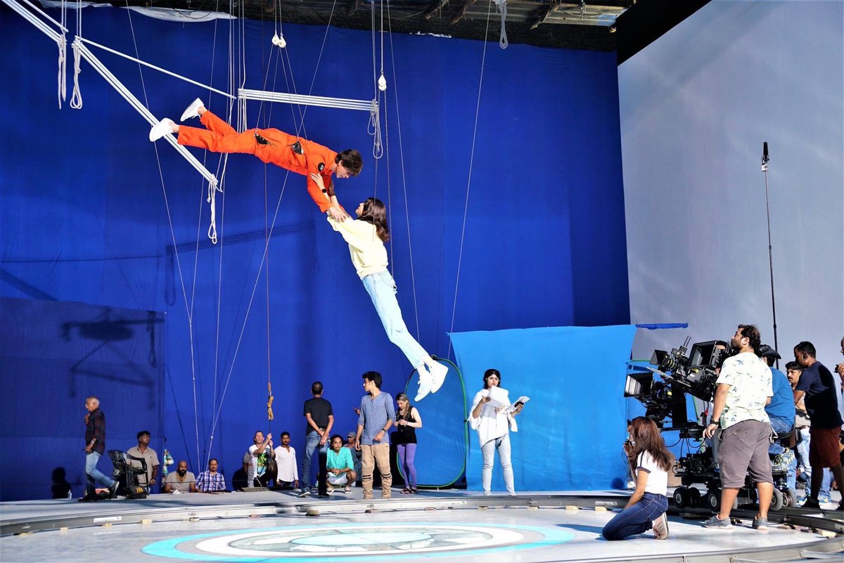 SRKCHENNAIFC's tweet image. Pics-1: Here are some BTS Photos from the sets of #Zero taken by one of the crew members from Russia, Sergey Golovkin, who worked with @iamsrk &amp;amp; @AnushkaSharma during shooting the film. #ZeroTheFilm