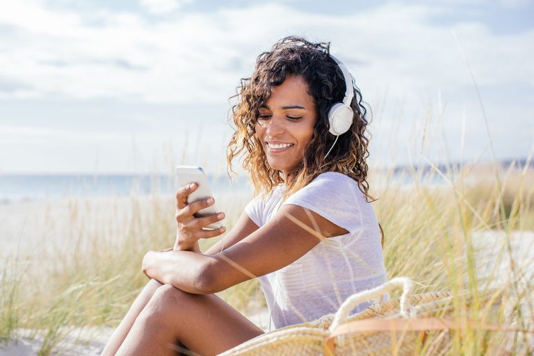 Ben je op zoek naar nieuw luistermateriaal voor op vakantie? Deze Nederlandstalige en internationale podcasts zijn perfect om te luisteren vanuit je ligbedje op het strand, je tentje op de camping of je hangmat in de jungle.  

&gt; &gt; bit.ly/2Mc1qav