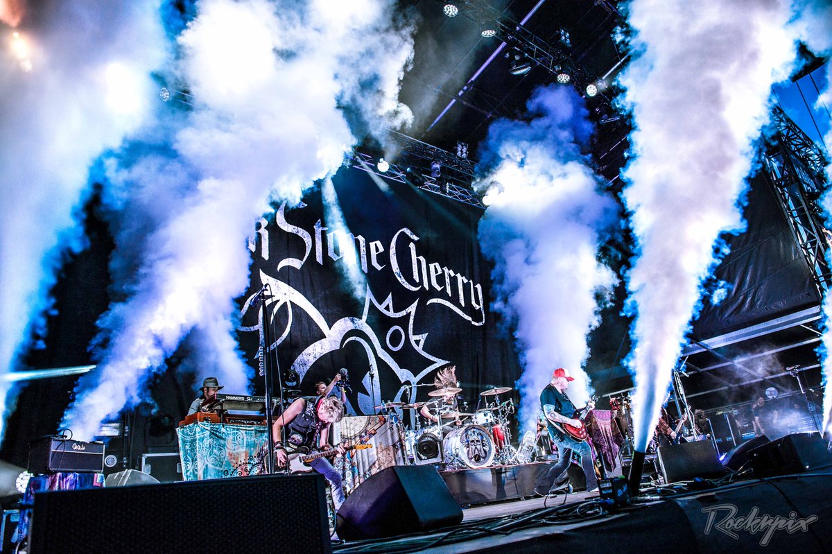 WRINKLYCLUB's tweet photo. https://t.co/I08pgnJpWY @collateralrocks #INTERVIEW  #TRACKOFTHEDAY @Peter_Noble @RamblinManFair
#DAY2REVIEW @BlkStoneCherry @RainbreakersUK  
#VIDEOOFTHEDAY @DDDiddyG @whitewalkerphil @RockontheRidge @GeoffCarneUK @Rockrpix @CentralpressPR @puddleofmudd @Islington_AH 2NITE PRT!! https://t.co/rbJ2PGqNIn