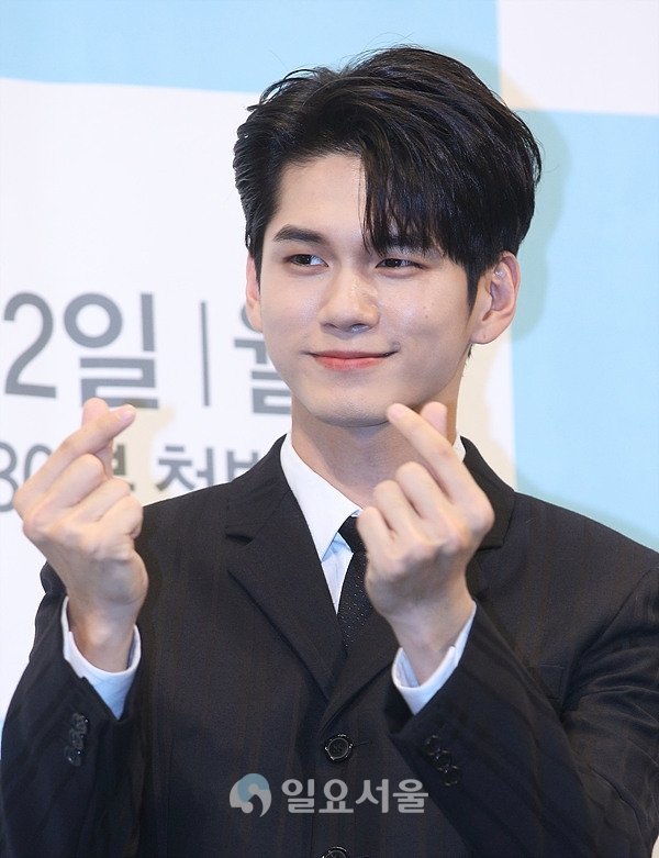 glueaholic's tweet photo. 우리 자랑 옹배우! #옹성우
우리 자랑 ���가수! #강다니엘
ค่ดรู้สึกภูมิใจในตัวเมน ทั้งนักแสดงอง ทั้งนักร���องคัง ㅠㅠㅠㅠㅠㅠㅠ https://t.co/uu3ikiWDDQ