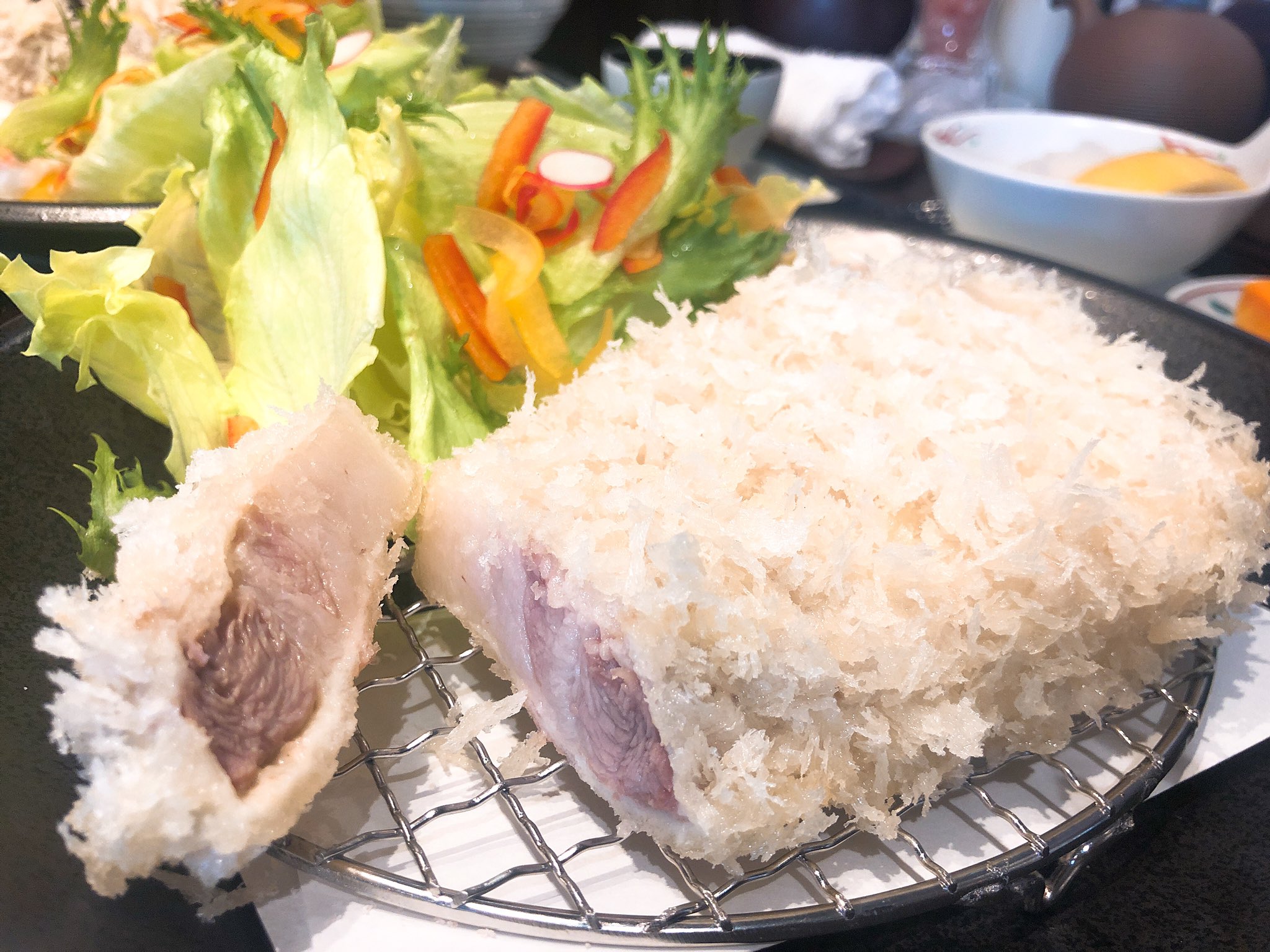 黒田菜月 Tbs News キャスター 噂の 白いトンカツ お肉がめちゃめちゃ柔らかくて 甘みがあって最高の絶品でした 菊川 ランチ とんかつ 心 静岡 グルメ ぐるめディラン 添えてあるトマトも美味しい T Co Nafmojimqi Twitter