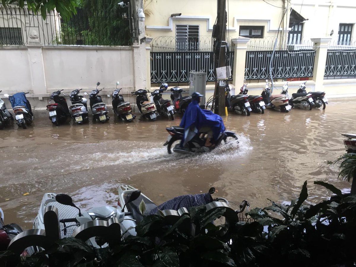 StephUlrich's tweet photo. What do you do when it starts raining while you are having lunch and you can't get back to the office???
#Hanoi #extendedLunchbreak https://t.co/Upf6ufvTcX