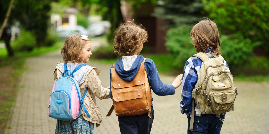 De uitkomsten van het symposium ‘Samen op weg naar inclusief onderwijs’ <a href="/DefenceChildren/">Defence for Children Nederland</a> en <a href="/JongerenZeP/">Jongerenpanel ZeP</a> zijn gebundeld in een magazine. We roepen <a href="/arieslob/">Arie Slob</a> en <a href="/ivanengelshoven/">Ingrid van Engelshoven</a> op tot het instellen v.e.Taskforce en aan de slag te gaan met vervolgstappen! ow.ly/6l8m50vb5kU