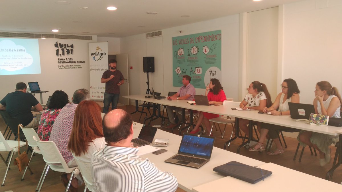 En la jornada de #RRSS organizada por <a href="/AvilAgro_org/">AvilAgro</a> para sus asociados en el @Avila1131 impartida por <a href="/DanielCapuleto/">Daniel Capuleto</a> #aprendermola #agroalimentacion