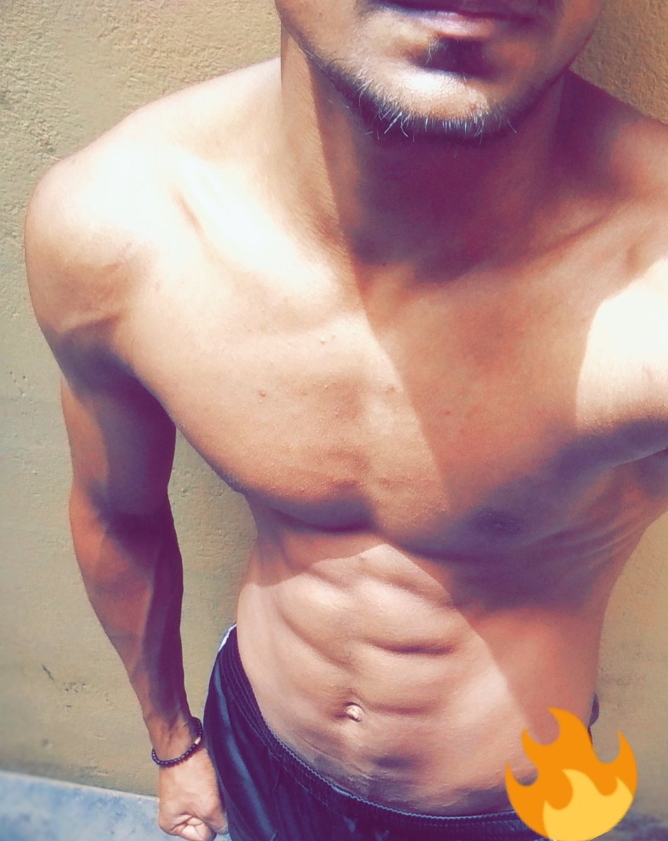 _iamtanmay's tweet photo. Be happy 👉 it drives people crazy 😏
#JudgementallHaiKya #workout #FitnessGoals #fitnesslife https://t.co/eZCMvpkpJ0