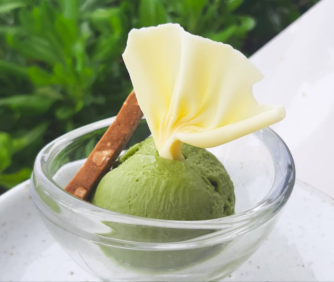 Tongsaibay's tweet photo. "Matcha Green Tea," and "Dark Chocolate". Try our new VEGAN ice cream selection at Po-Lad Beach Bistro &amp; Bar
#tongsaibay #naturaltothecore #vegan #icecream https://t.co/XffMidOPQG