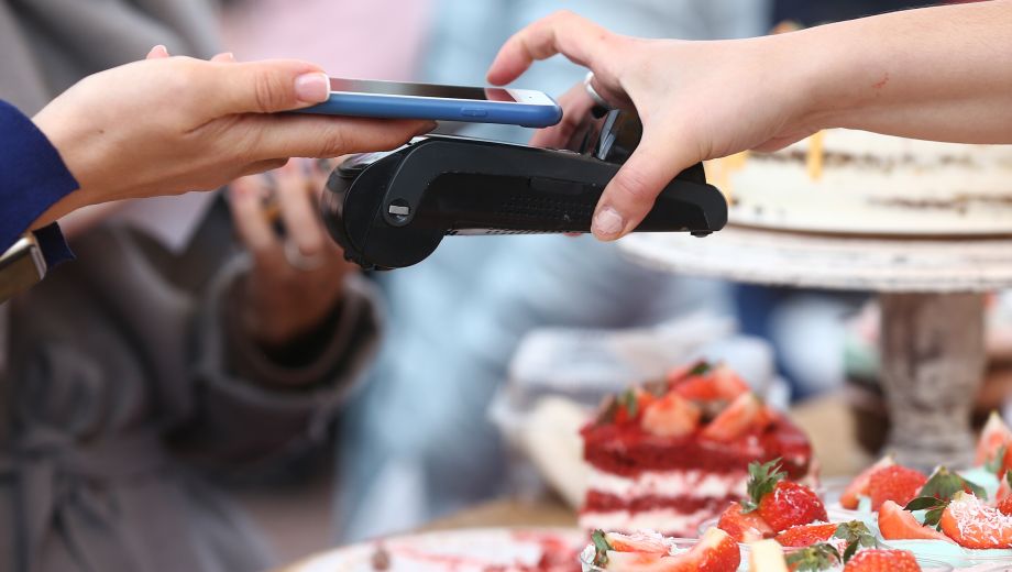 contactloos's tweet photo. 'Betalen met je iPhone via Apple Pay: zo werkt het'

https://t.co/LsbTjXTc9Q

#ApplePay #betalen #iPhone https://t.co/lj3GP2qaGD